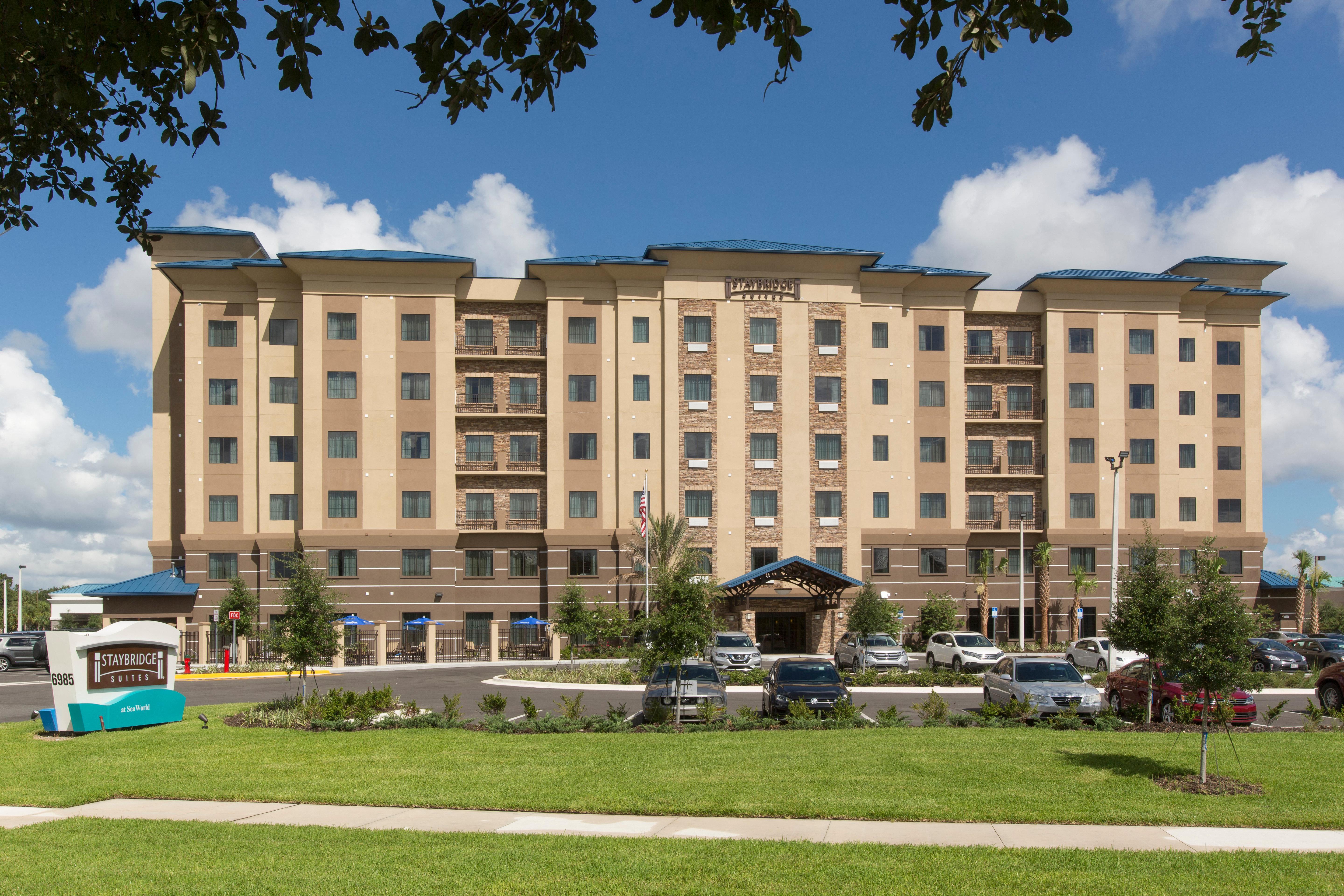 Staybridge Orlando At Seaworld By Ihg - Free Parking & Shuttle To Seaworld Parks 3*